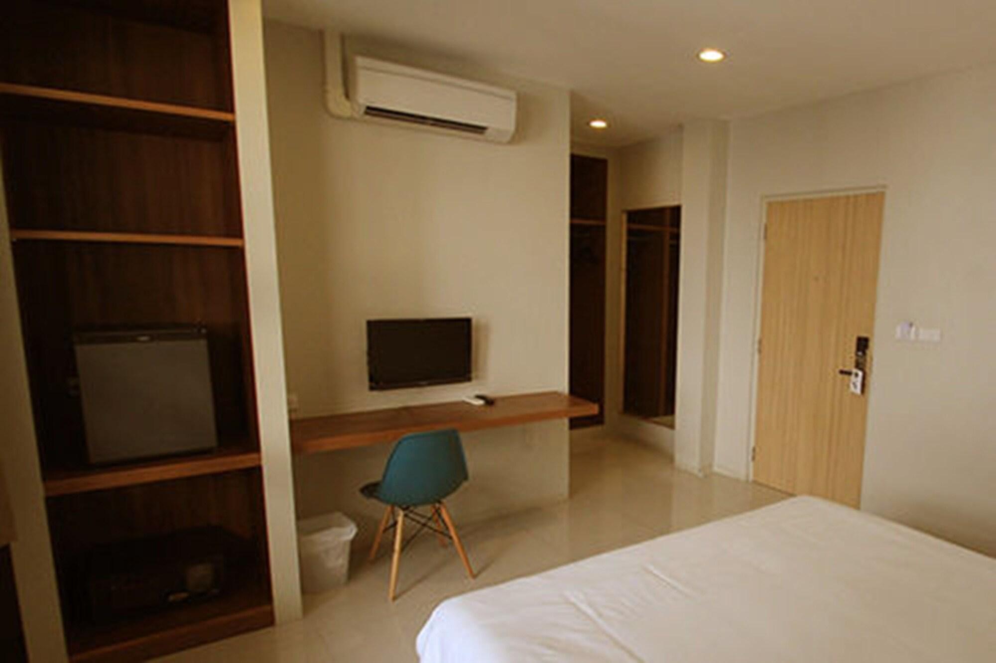 Chern Bangkok Exterior photo