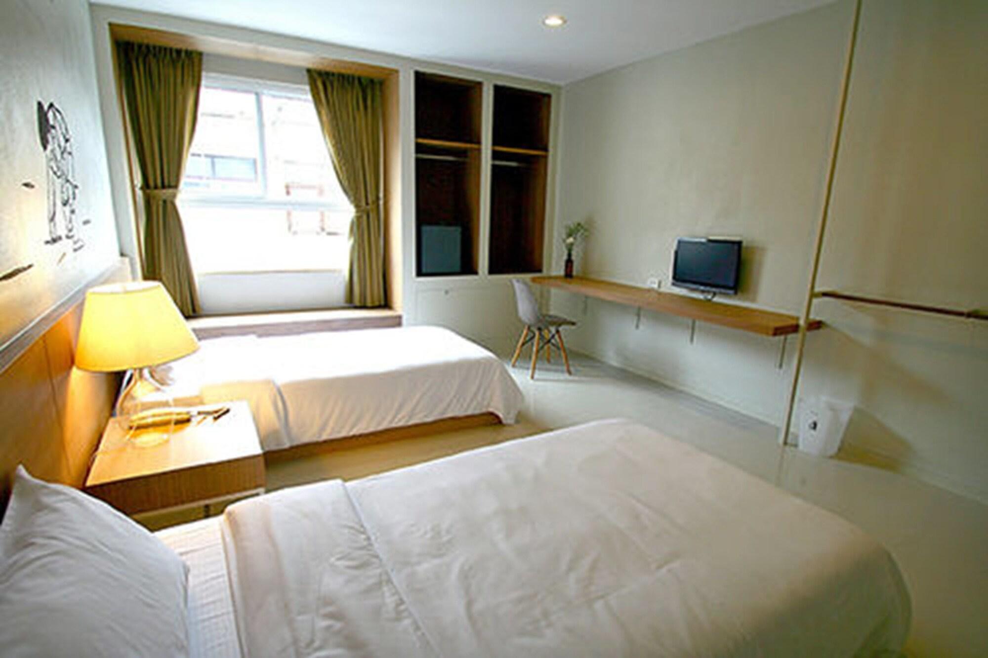 Chern Bangkok Exterior photo